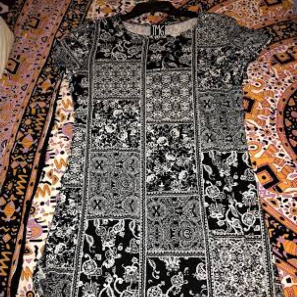 Cute dress never worn